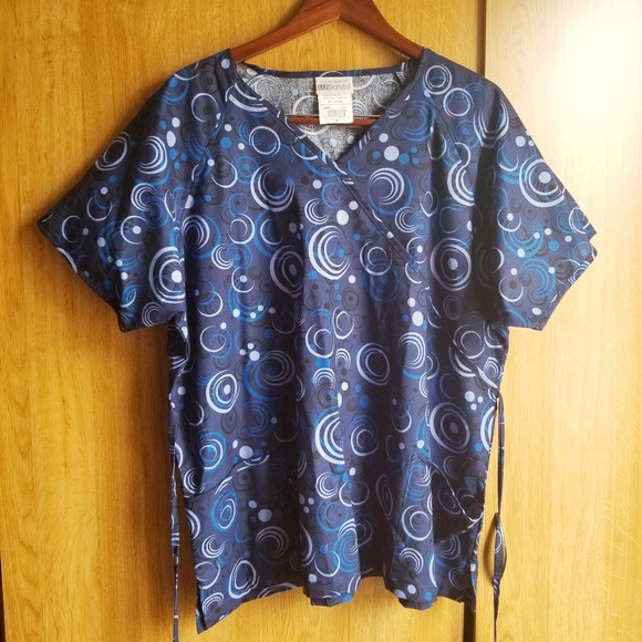 Scrub Tops Butterfly and Geometric Shapes 2XL - Picture 2 of 12